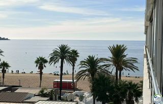 Appartement à Avenida gola de l éstany 16. Primera línea, vista al mar, parking, piscinas y jardines sobre