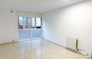 Appartement  Carrer la pau 4. Piso de 2 dormitorios con ascensor en figueres