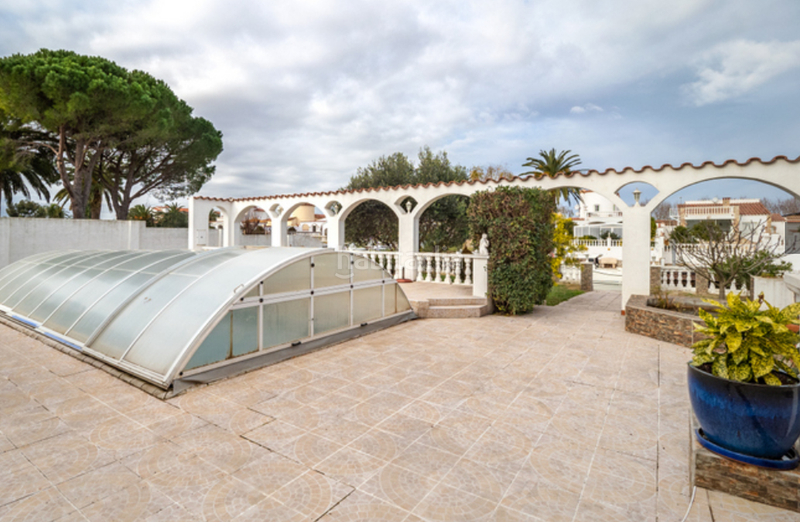 Foto 3cce3c5c-2b9b-4eb3-b7ec-ad4c531a7ba9. Haus mit heizung parking pool in Tordera - Fluvià - Llobregat Empuriabrava