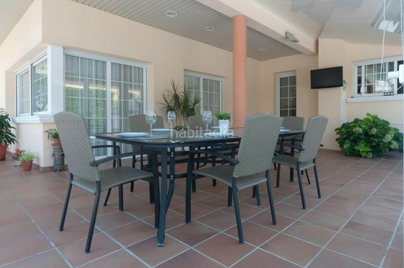 Foto ec67ea8e-1d8c-454c-aed6-499149d9d115. House with heating pool in Nord Roses