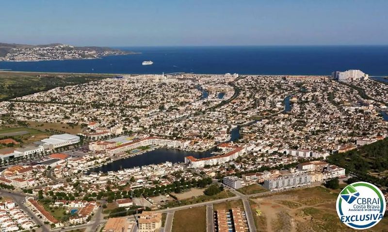 Foto 08dee26c-3150-4254-8439-620a063c2b85. Casa a calle puigmal 146 a Puigmal - Mas Nou Empuriabrava