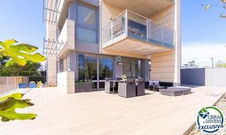 Apartament a Calle clot dels franquets 54. Clot dels franquets exclusiva planta baja de 3 dormitorios con 2