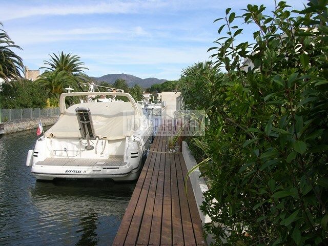 Foto 0bab1499-e218-4394-b357-c35fc24f39bc. Casa amb calefacció aparcament piscina a Cap Ras - Creus - Falconera Empuriabrava
