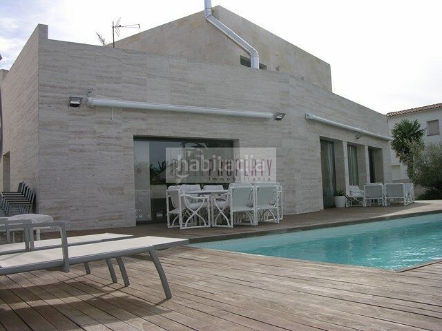 Foto 542c79c9-aa37-46e1-bd4e-0bdab5957099. Casa amb calefacció aparcament piscina a Cap Ras - Creus - Falconera Empuriabrava