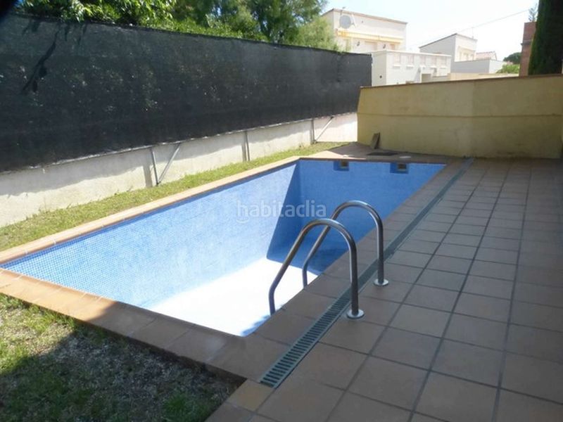 Foto 4385e11c-dacc-4f28-ba32-6495596fc080. Casa amb calefacció piscina a Eixample Residencial Escala (L´)