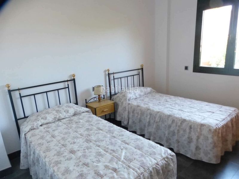 Foto bd8c5aa4-fc25-4bb6-a315-aba320f19995. Casa amb calefacció piscina a Eixample Residencial Escala (L´)