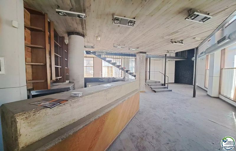 Foto f23231a9-42ca-43bd-86e5-c60f4941b0f9. Local comercial a calle tapis 4 a Eixample-Horta Capallera Figueres
