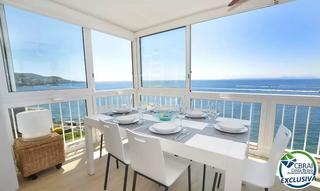 Apartament a Puig Rom-Canyelles-Almadrava. Impresionante apartamento con vistas panorámicas al mar, reforma