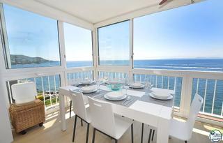 Apartament a Puig Rom-Canyelles-Almadrava. Impresionante apartamento con vistas panorámicas al mar, reforma