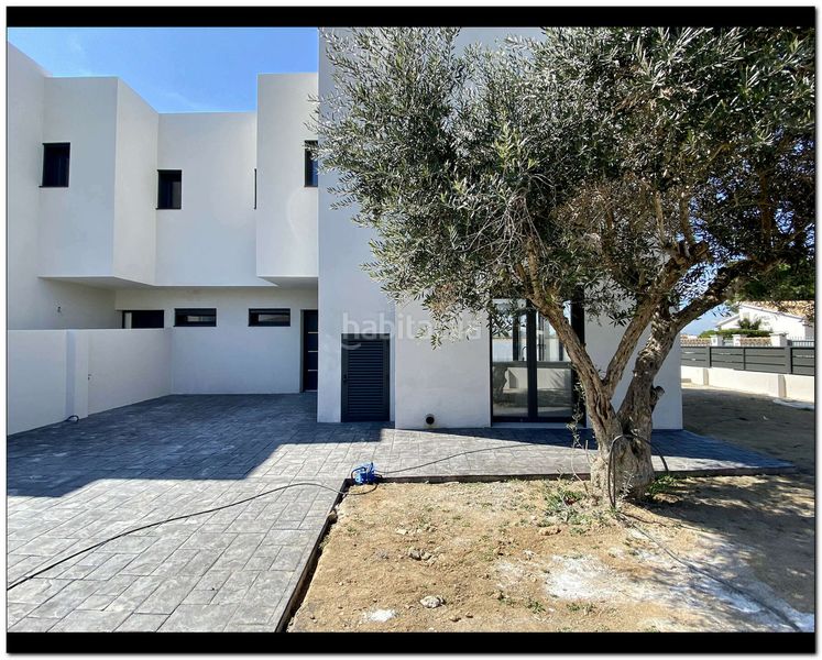 Foto 09ba3666-bdd6-45bb-9ae8-65b74a714d8f. Casa amb aparcament piscina a Requesens Empuriabrava