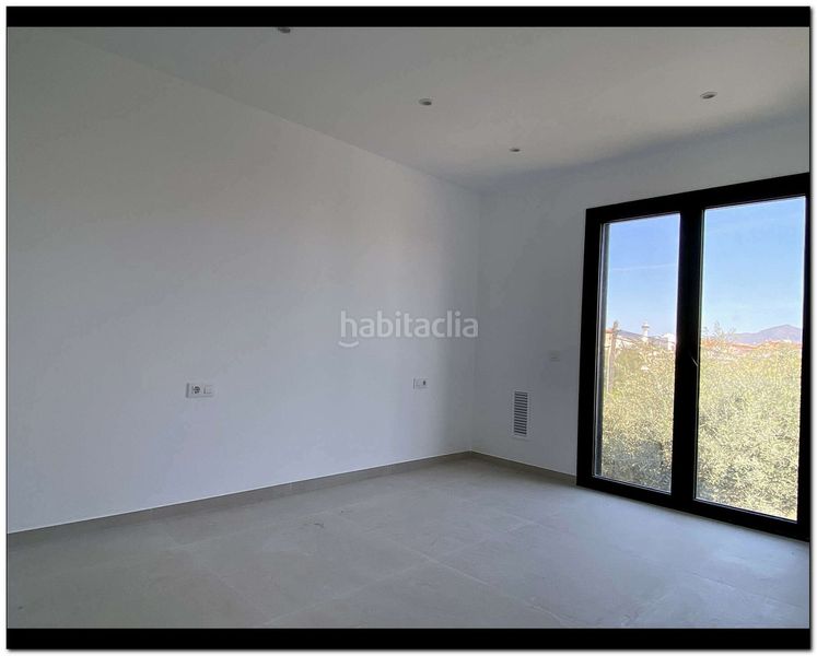 Foto 0fe32e51-00f7-4578-8cf8-50435896ce68. Casa amb aparcament piscina a Requesens Empuriabrava