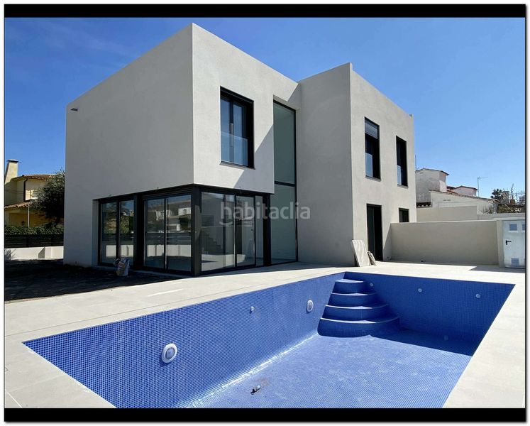 Foto 3ea46bb4-b11b-42e0-bc50-9e57d8be6dbc. Casa amb aparcament piscina a Requesens Empuriabrava