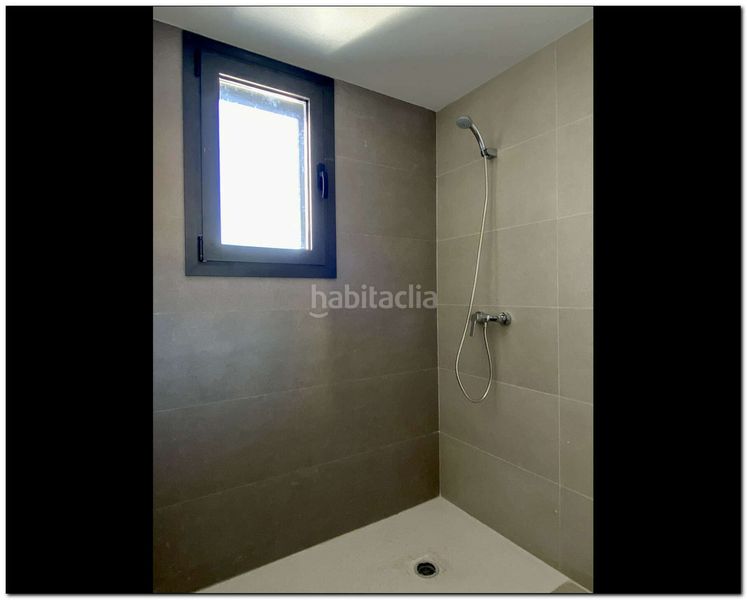 Foto 3f27e790-7a81-4d74-b2f4-f67fadbfe5d8. Casa amb aparcament piscina a Requesens Empuriabrava