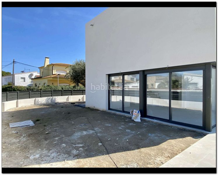 Foto 51c403e1-7f2e-4dcd-87cd-8d6bd85245cb. Casa amb aparcament piscina a Requesens Empuriabrava