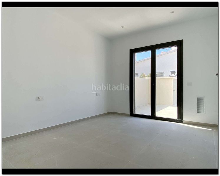 Foto 7d7e5984-3c49-40c2-bb27-95457f7bd9f0. Casa amb aparcament piscina a Requesens Empuriabrava