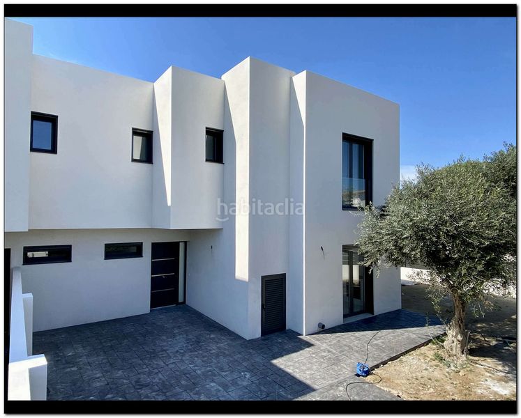 Foto 99e7f3a8-d972-48a1-885a-dfeb1abf9b91. Casa amb aparcament piscina a Requesens Empuriabrava