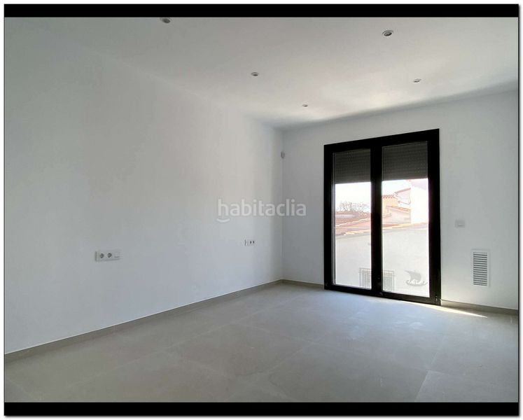 Foto 9c4fc18d-3372-40a0-ab9f-48cf9138f37e. Casa amb aparcament piscina a Requesens Empuriabrava
