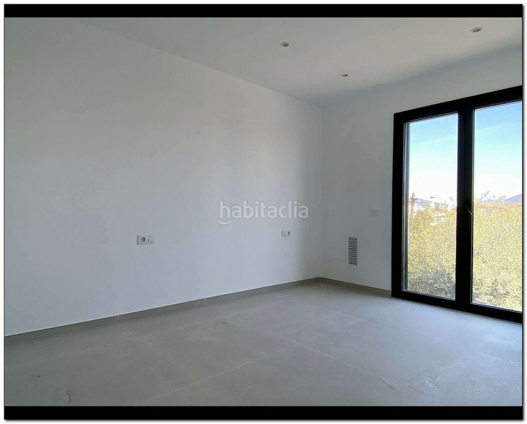 Foto bca13f94-a876-4beb-9110-6f0912e50602. Casa amb aparcament piscina a Requesens Empuriabrava