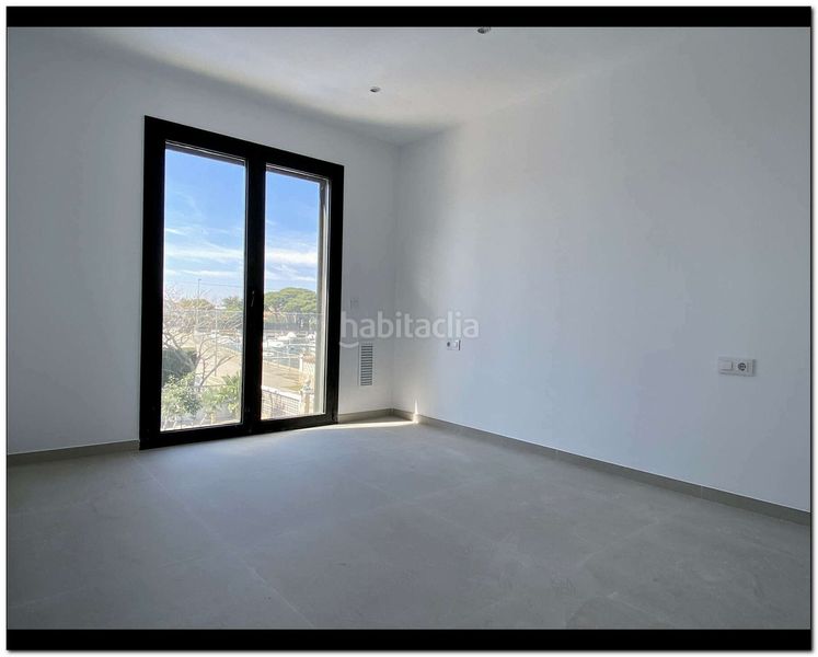 Foto c709c9a0-cc84-4567-bce0-10359f812b82. Casa amb aparcament piscina a Requesens Empuriabrava