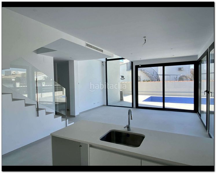 Foto d158d171-0894-43d6-bfa8-9efa460c0009. Casa amb aparcament piscina a Requesens Empuriabrava