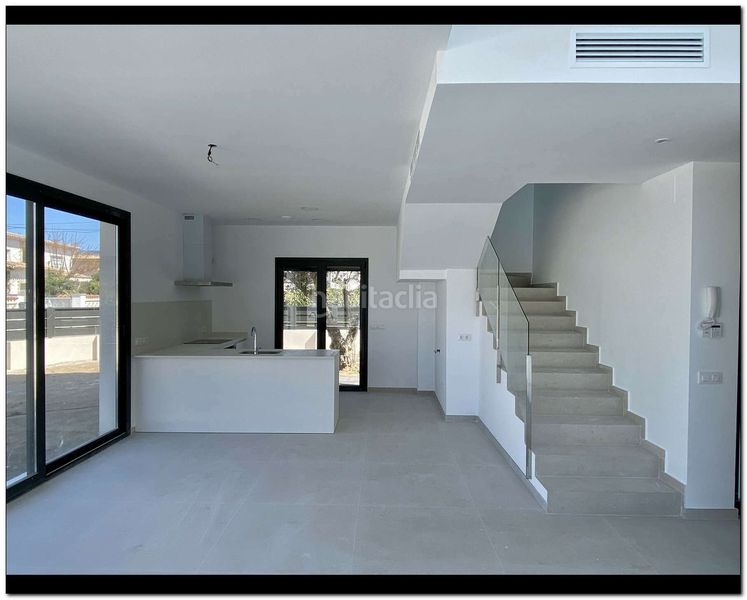 Foto f97c5147-c906-44b6-baa7-5e29a035ebab. Casa amb aparcament piscina a Requesens Empuriabrava