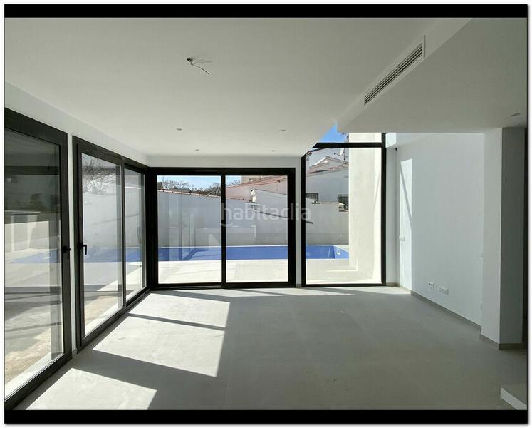 Foto 096981e2-744e-4671-923d-6d961c388bbf. Casa con parcheggio piscina in Requesens Empuriabrava
