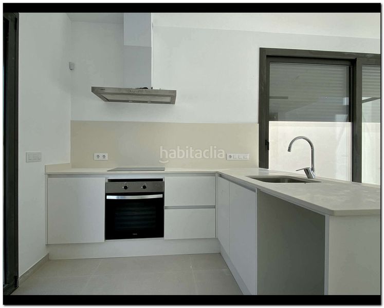 Foto 0fa7f2e8-dc3d-4435-ad1a-00c154f9e015. Casa amb aparcament piscina a Requesens Empuriabrava