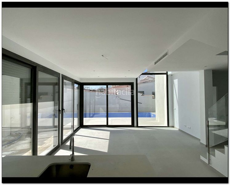 Foto 402892eb-7875-4877-aca4-a17b8f894fde. Casa amb aparcament piscina a Requesens Empuriabrava
