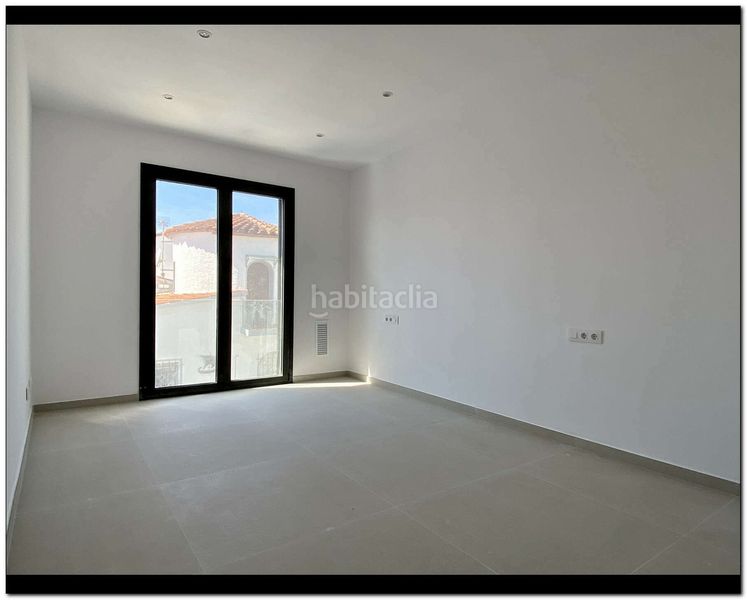 Foto 56c8ed5b-25e2-4a37-9f03-d08327f35ff2. Casa amb aparcament piscina a Requesens Empuriabrava