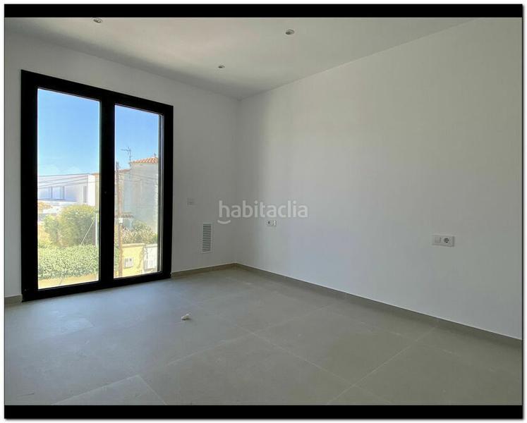 Foto 5925b8b7-3d94-4d92-bc67-0e4e37111b20. Casa con parcheggio piscina in Requesens Empuriabrava