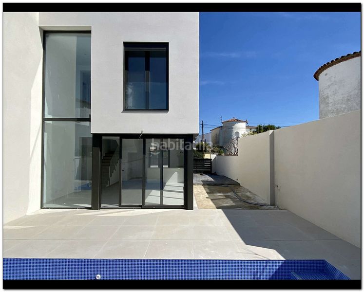 Foto 5eff1d76-d61e-4453-b327-bc387f31293b. Casa amb aparcament piscina a Requesens Empuriabrava