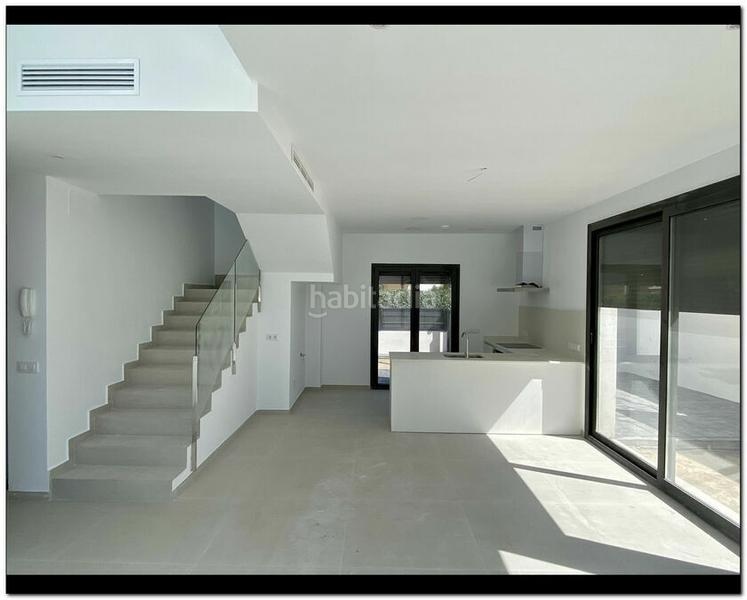 Foto 6dd30d24-778a-43c3-9ffd-b47e1e109a50. Casa con parcheggio piscina in Requesens Empuriabrava