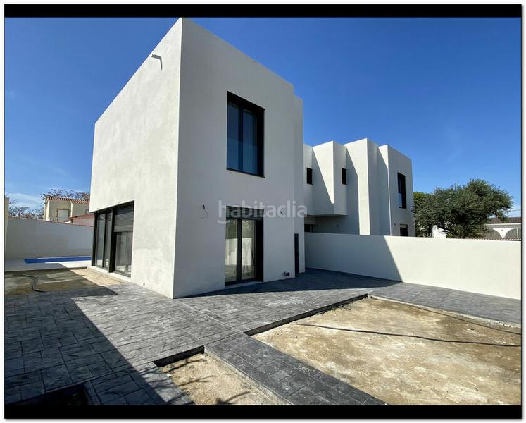 Foto 7dc3b8e7-4456-49bb-a4bf-ef452197db14. Casa con parcheggio piscina in Requesens Empuriabrava