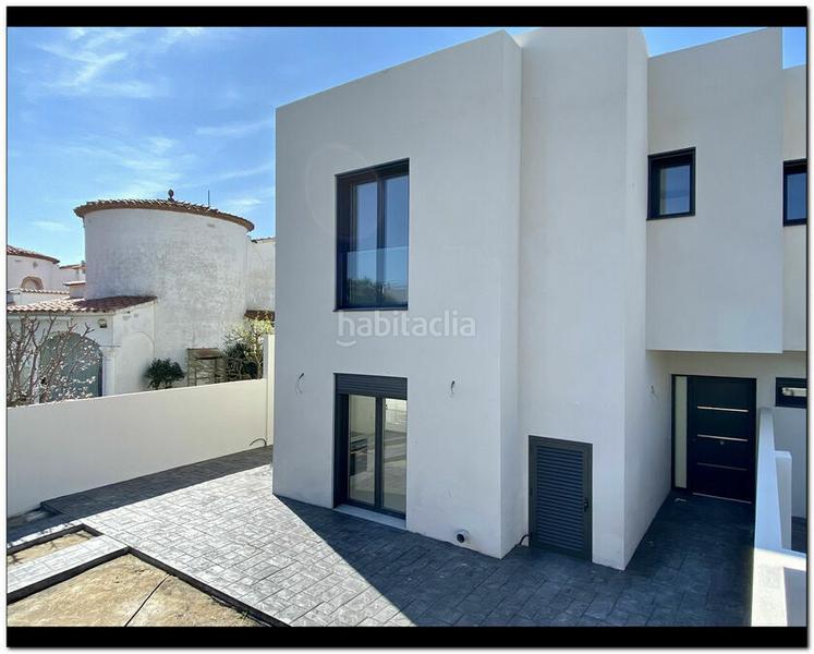 Foto 9011de0e-0f62-418e-9506-fc0cccd62403. Casa con parcheggio piscina in Requesens Empuriabrava