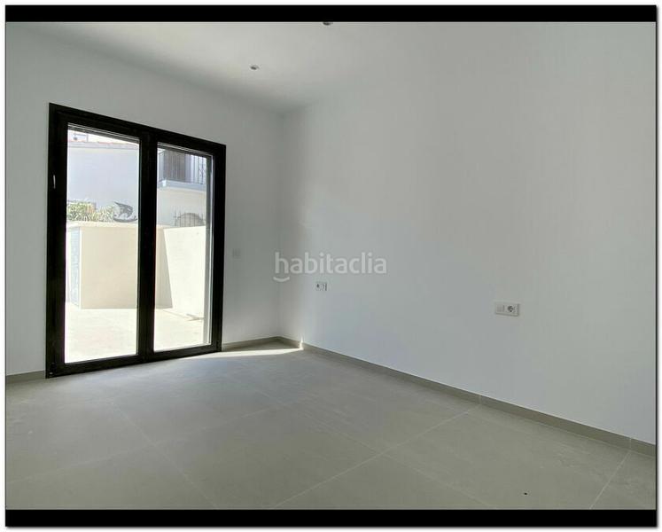 Foto 9d66140e-a9ef-4484-bcce-db8275d41832. Casa con parcheggio piscina in Requesens Empuriabrava