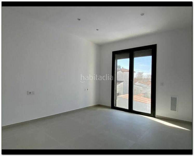 Foto ae233cd4-f175-4ecd-9a1a-0afd641758aa. Casa con parcheggio piscina in Requesens Empuriabrava