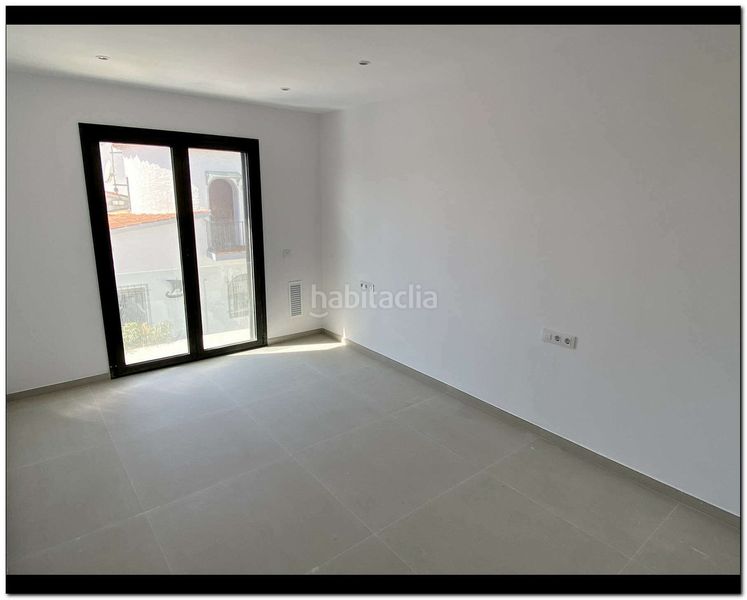 Foto f99f9b9f-ae96-4e5c-b825-47ebef883163. Casa amb aparcament piscina a Requesens Empuriabrava