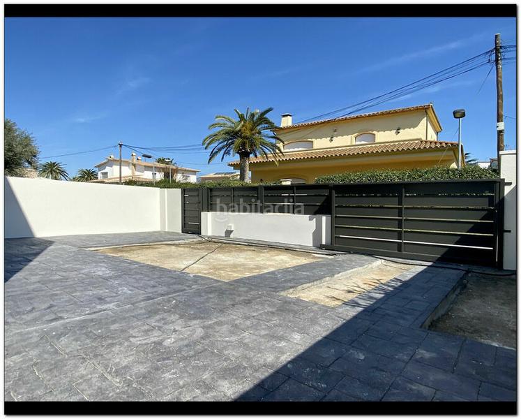 Foto fbff81c7-12d1-4ff9-9ede-a42416c82579. Casa con parcheggio piscina in Requesens Empuriabrava
