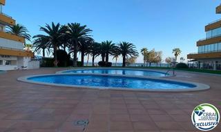 Apartament a Santa Margarida. Fantástico apartamento reformado en roses holiday center  piscin