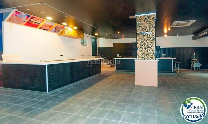 Foto 50005d0b-16db-40e1-9ba5-696fd2d1e18f. Local comercial a calle puig rom 106 a Centre Roses