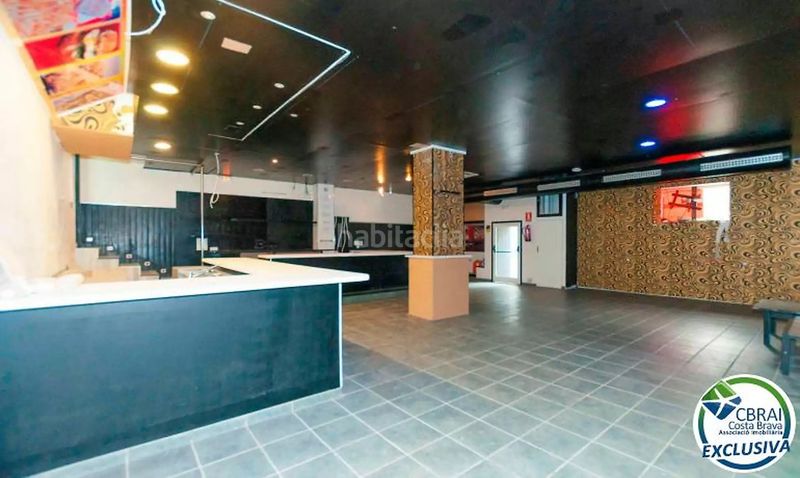 Foto 6a55bff4-7678-4631-8e2b-115c9c6e2a0e. Local comercial a calle puig rom 106 a Centre Roses