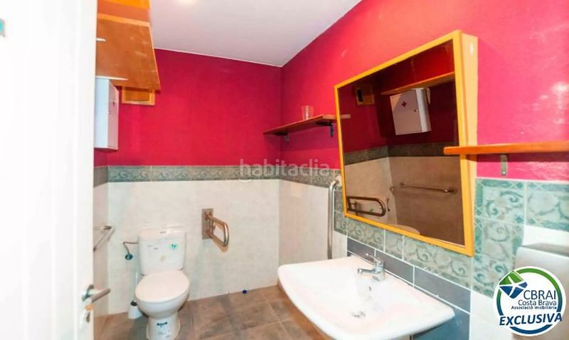 Foto bafa7c2d-de08-40dd-a627-38325d2c3e28. Local comercial a calle puig rom 106 a Centre Roses
