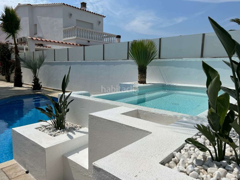 Foto 0f0ccd2d-62d2-4a6e-a6a2-7fe7746ffb90. Casa amb aparcament piscina a Cap Ras - Creus - Falconera Empuriabrava