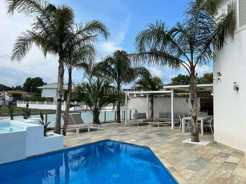 Foto 100ae016-0d82-4206-a538-66b66fb901e7. Casa amb aparcament piscina a Cap Ras - Creus - Falconera Empuriabrava