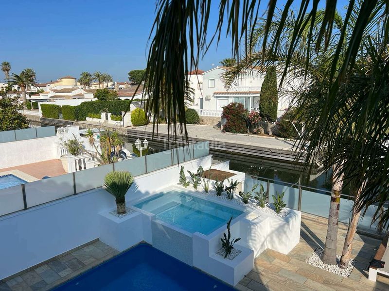 Foto 15ccf1dd-2531-45db-9837-e3a928cdb2cb. Casa amb aparcament piscina a Cap Ras - Creus - Falconera Empuriabrava