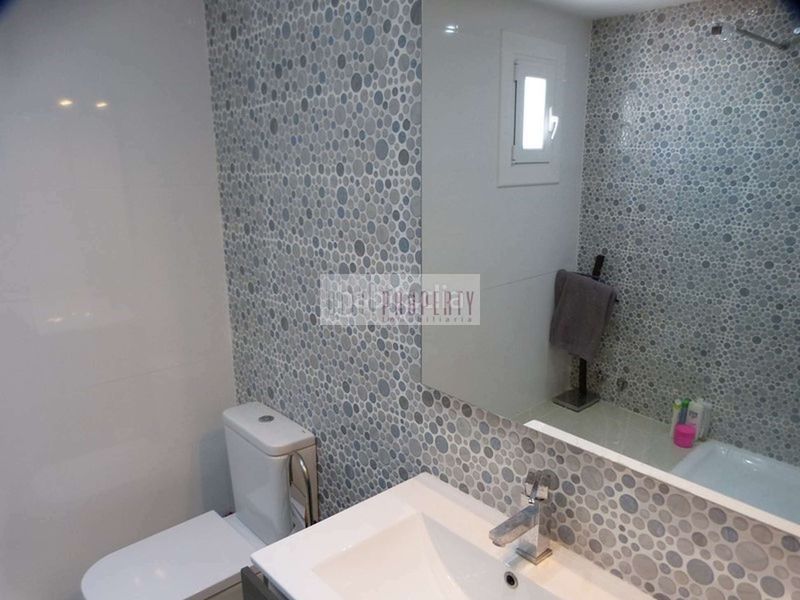 Foto 215d607e-228a-4a7f-9133-82c56052412b. Casa amb aparcament piscina a Cap Ras - Creus - Falconera Empuriabrava