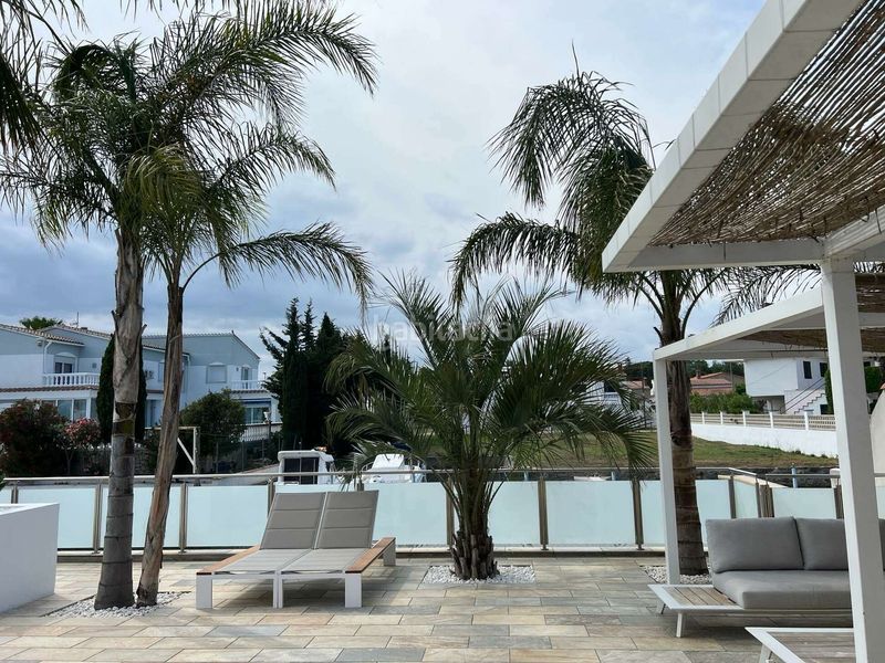 Foto 27807cd3-7b87-498c-9535-75b320f3b352. Casa amb aparcament piscina a Cap Ras - Creus - Falconera Empuriabrava