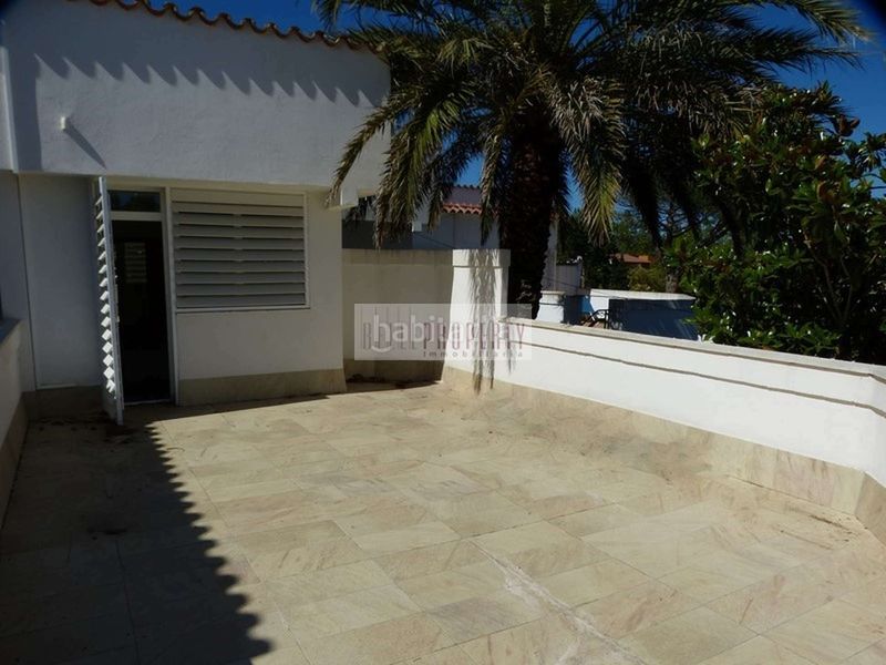 Foto 29a47d48-ddb2-49e2-a9ff-3291f1cf8b2c. Casa amb aparcament piscina a Cap Ras - Creus - Falconera Empuriabrava