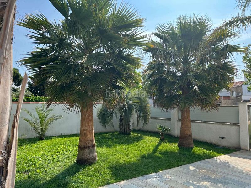 Foto 2c6a3ddc-73e4-4233-94b3-e4a7c5dd5922. Casa amb aparcament piscina a Cap Ras - Creus - Falconera Empuriabrava