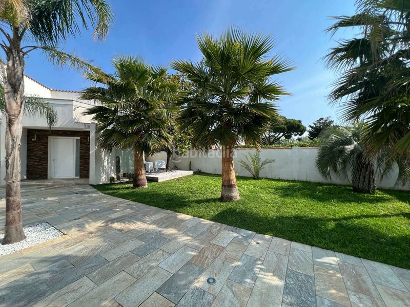 Foto 2f443968-30a6-47a5-9f59-a67f410f5e30. Casa amb aparcament piscina a Cap Ras - Creus - Falconera Empuriabrava